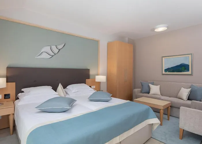 Flora Aparthotel
