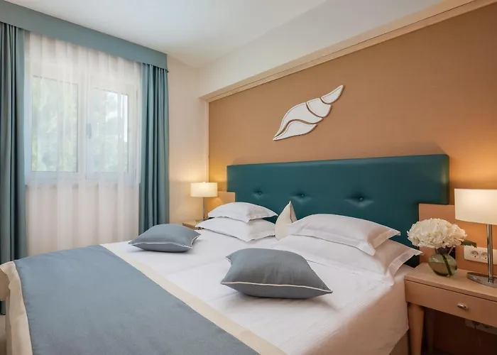 Flora Aparthotel