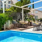 Apart Otel Flora 4*
