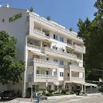 Flora Apart Otel Tučepi