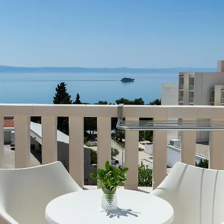 Flora Aparthotel