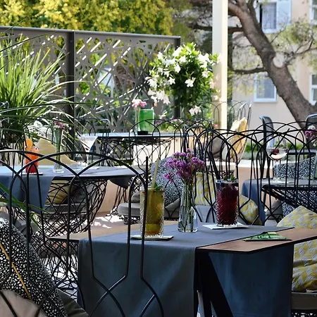 Flora Appart hôtel 4*