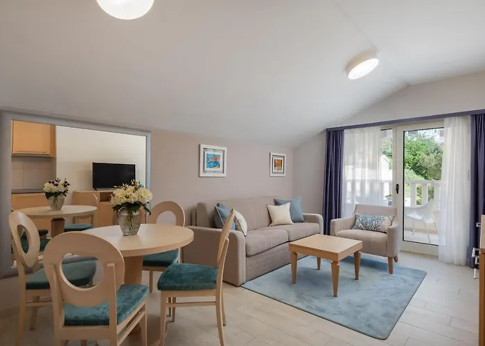 Flora Apartmanhotel Tučepi