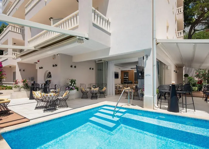 Flora Apartmanhotel Tučepi