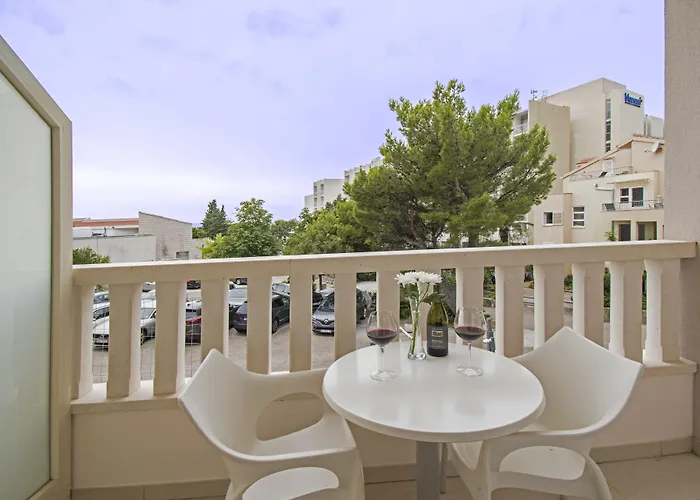 Flora Apartmanhotel Tučepi